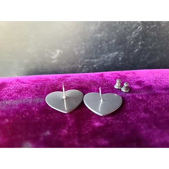 Vintage Heart Shaped Enamel Swirl Stud Earrings - Picture 7 of 10